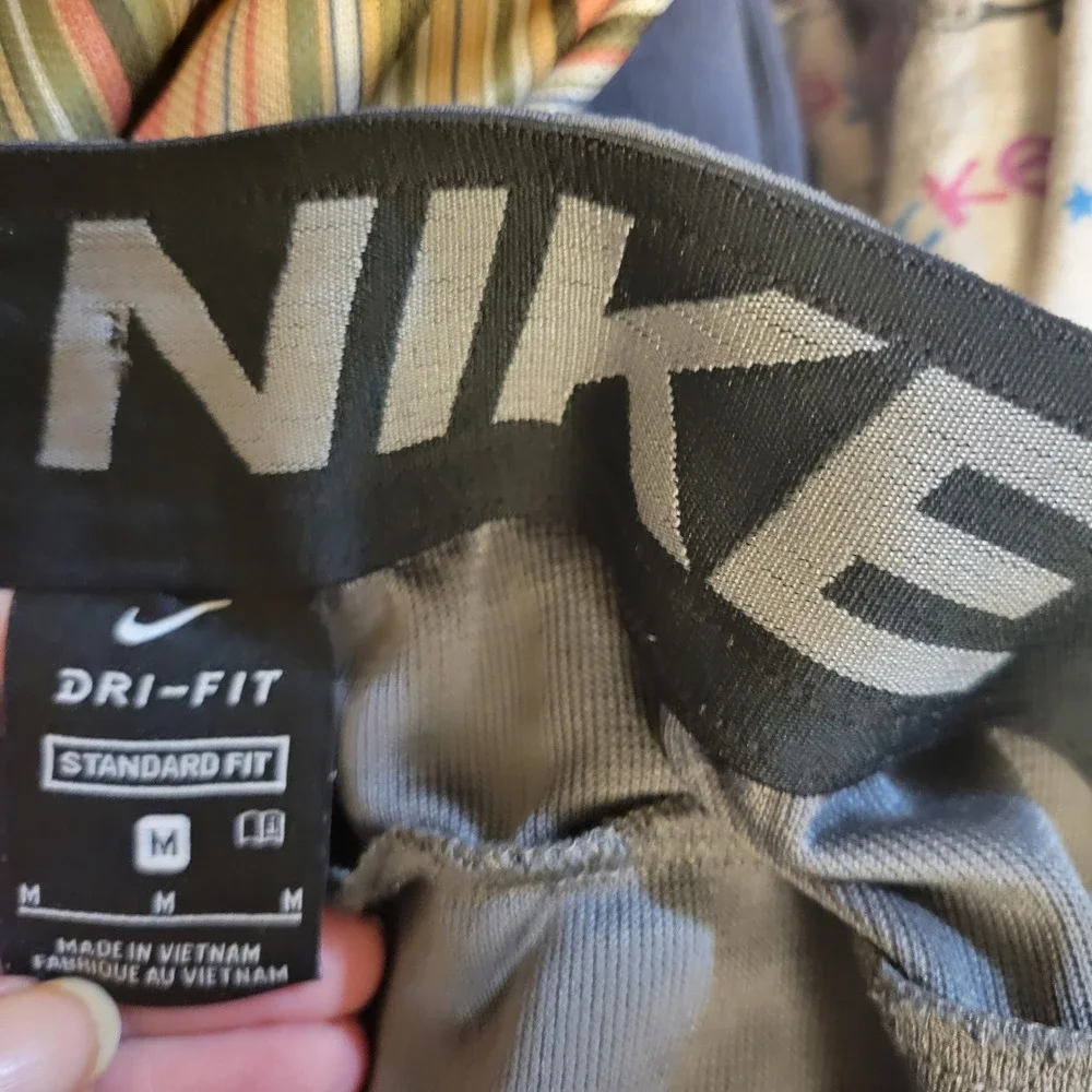 Nike Dri-FIT Training Shorts Mens Medium Grey Excellent Mesh Athletic Graphic
